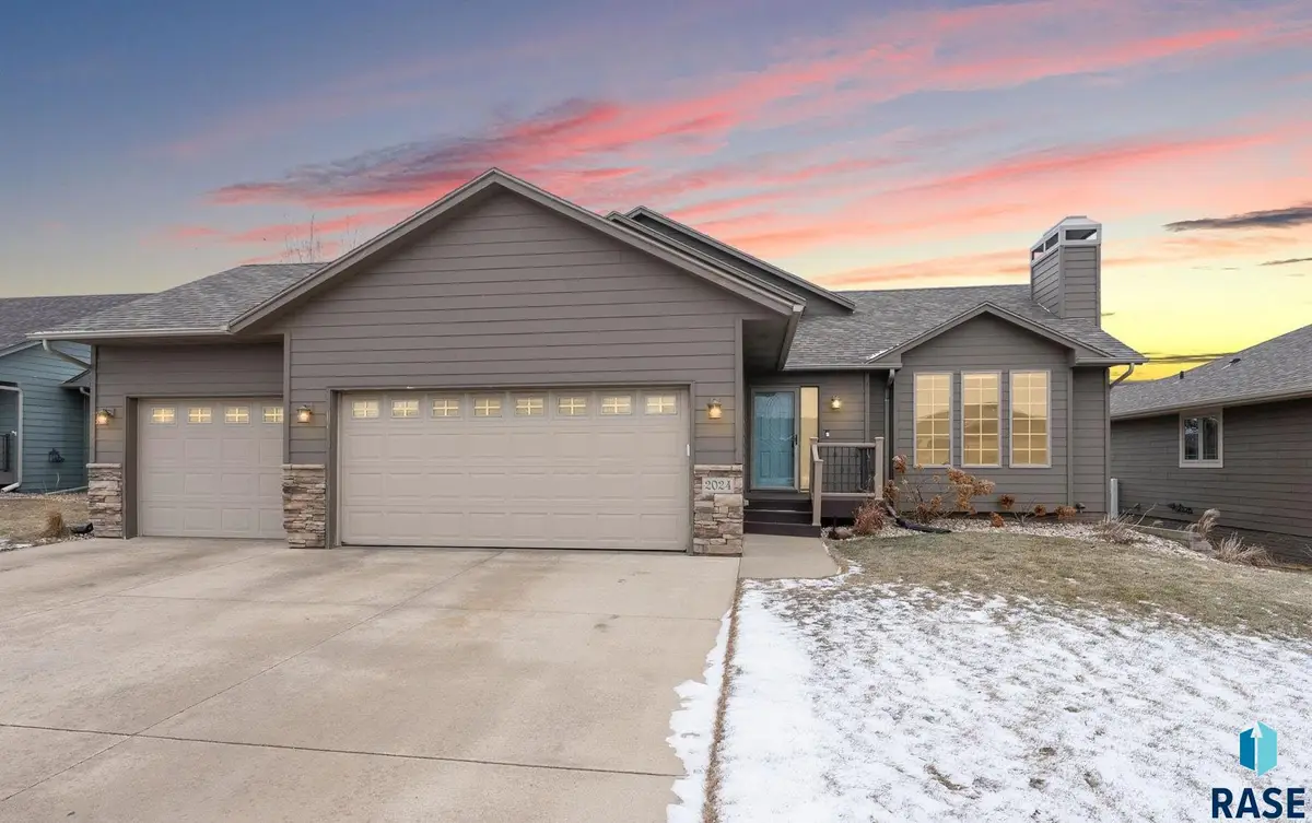 2024 S Shaw Ave, Sioux Falls, SD 57106 - Image #1