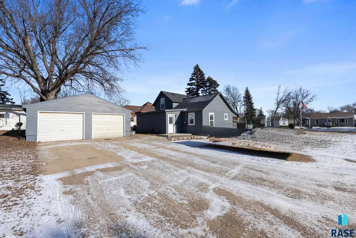 401 N Oaks Ave, Hartford, SD 57033 - Image #1