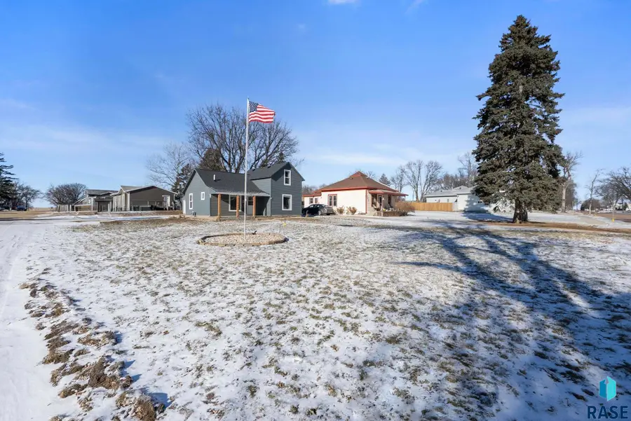 401 N Oaks Ave, Hartford, SD 57033 - Image #2