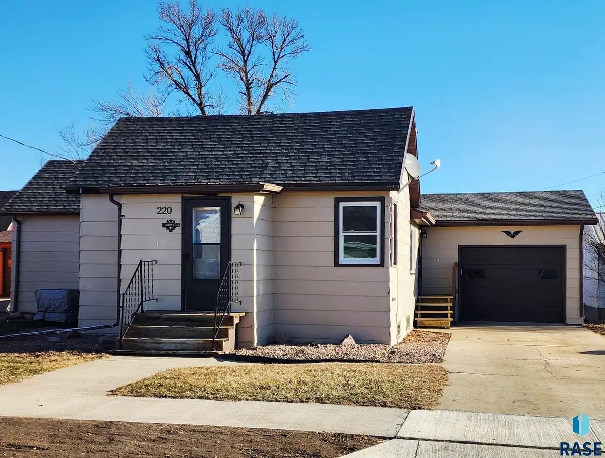 220 N Idaho St, Salem, SD 57058 - Image #1