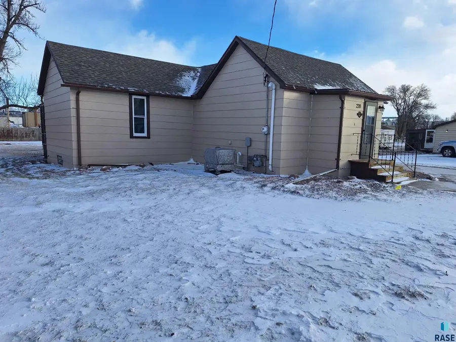 220 N Idaho St, Salem, SD 57058 - Image #2