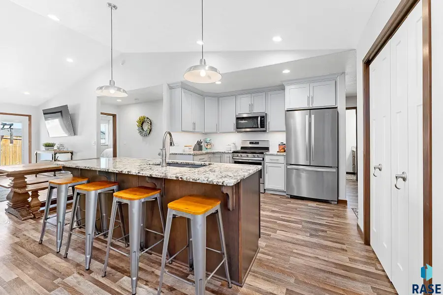 2710 E Sunburst Dr, Brandon, SD 57005 - Image #3