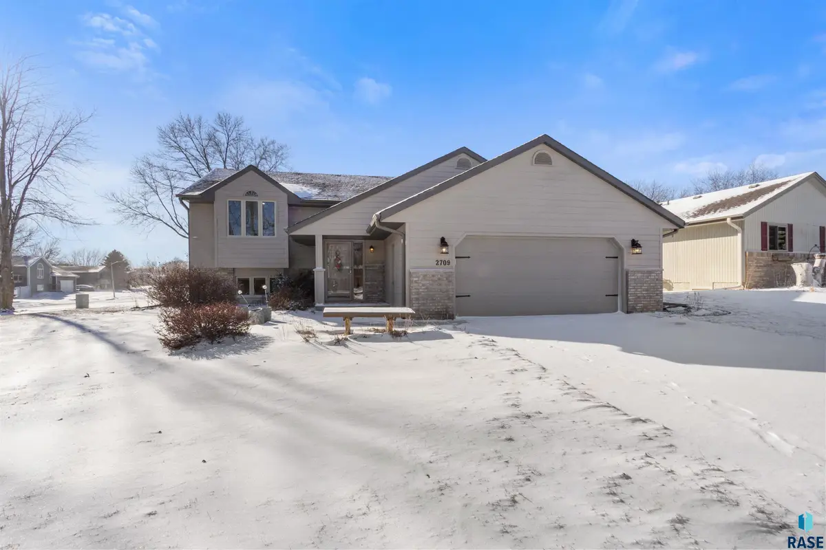 2709 Kaystone Dr, Sioux Falls, SD 57103 - Image #1