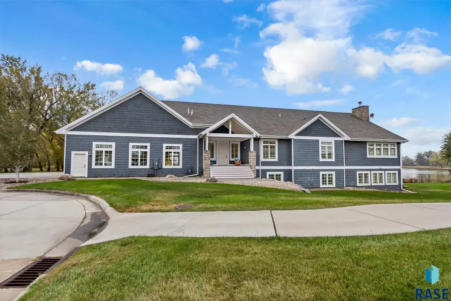 6000 Marrs Beach Ln, Madison, SD 57042 - #2