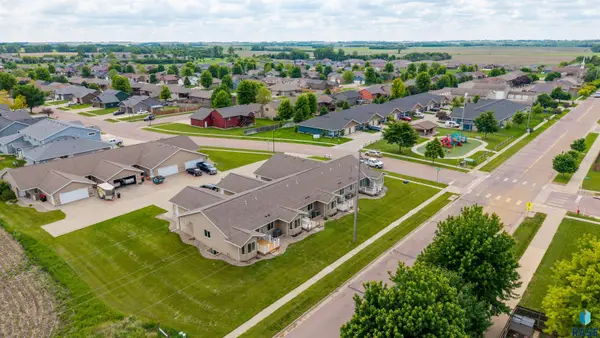 2514 E Augusta St, Brandon, SD 57005