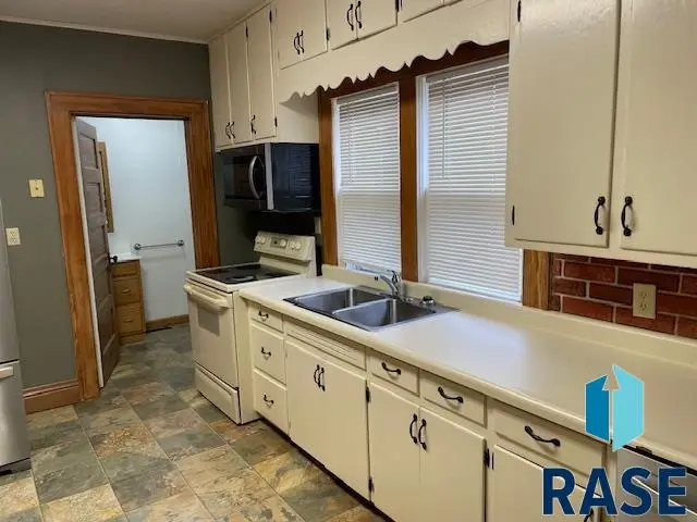 106 E Elliot St, Inwood, IA 51240 - #3