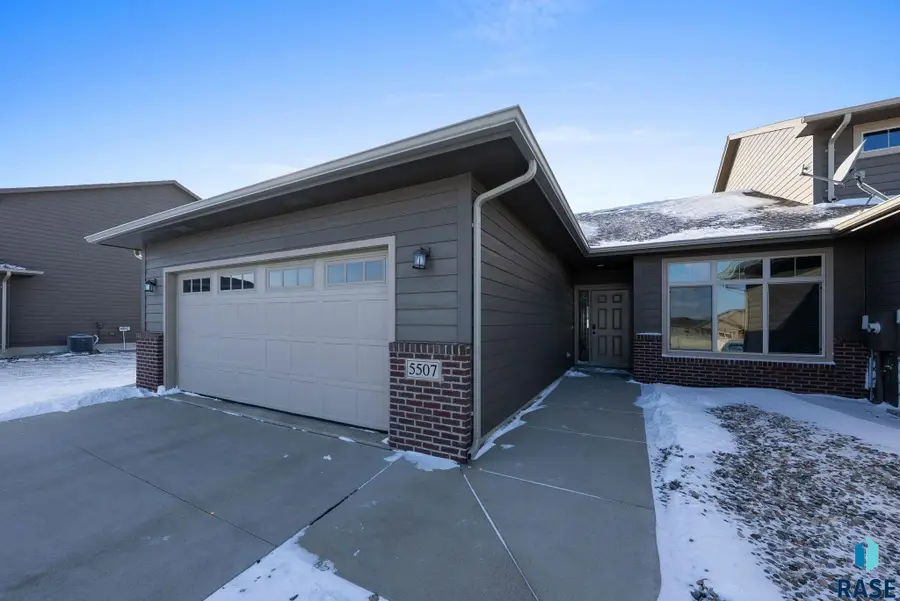 5507 S Yarrow Trl, Sioux Falls, SD 57108 - #2