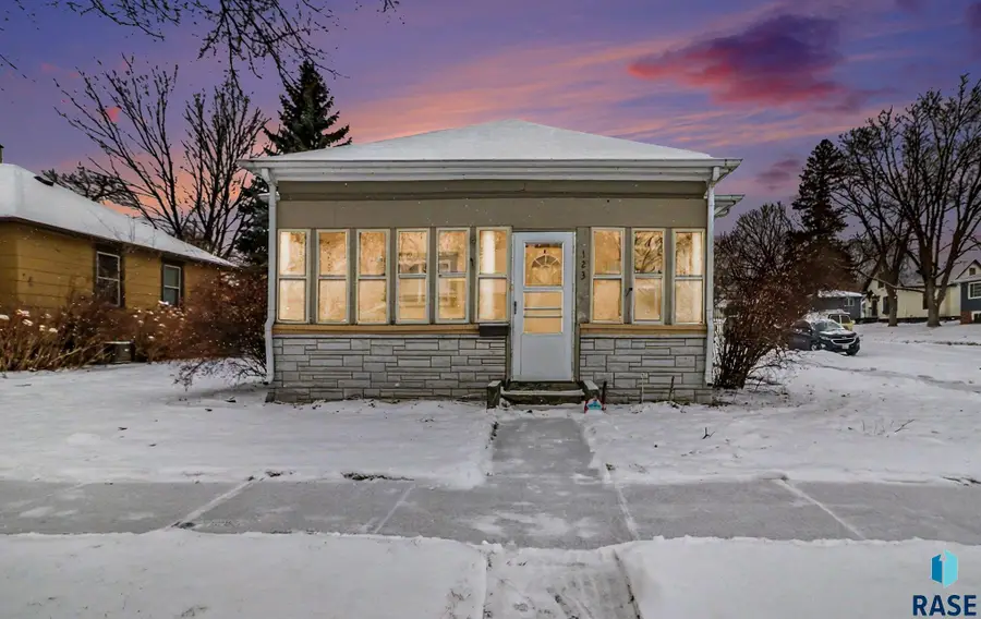 123 N Chicago Ave, Madison, SD 57042 - Image #2