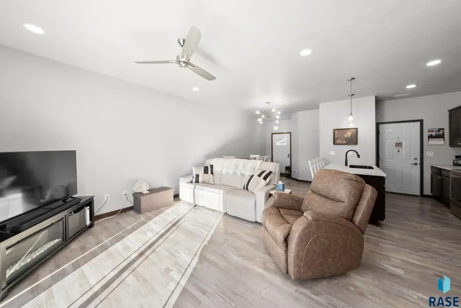 6907 W Gresford Pl, Sioux Falls, SD 57106 - Image #2