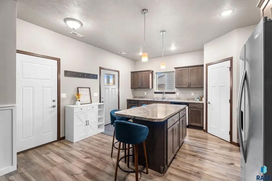 107 E Countryside Ave, Lennox, SD 57039 - #2