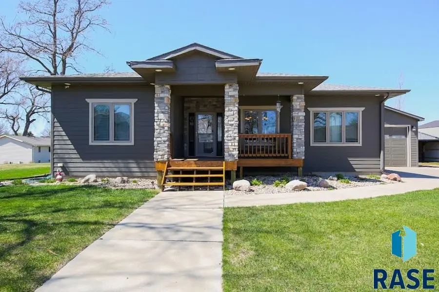 105 N Nora St, Viborg, SD 57070 - #2