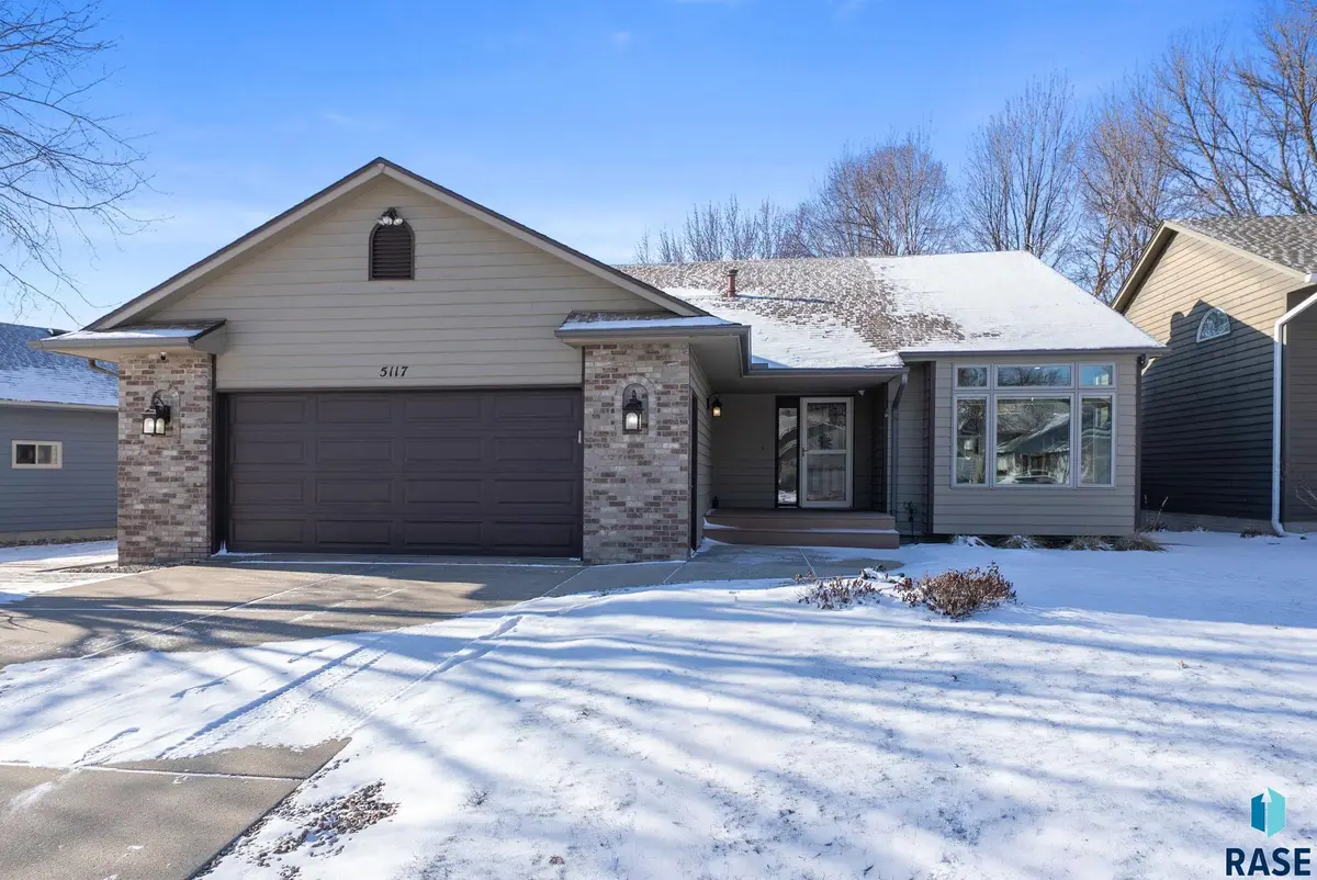 5117 E Blueridge Dr, Sioux Falls, SD 57110 - #1