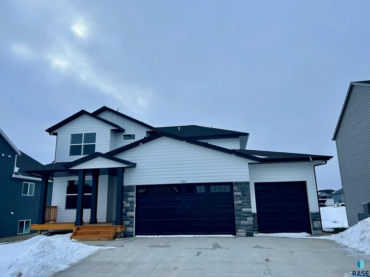 2913 S Copper Creek Ave, Sioux Falls, SD 57110 - #1