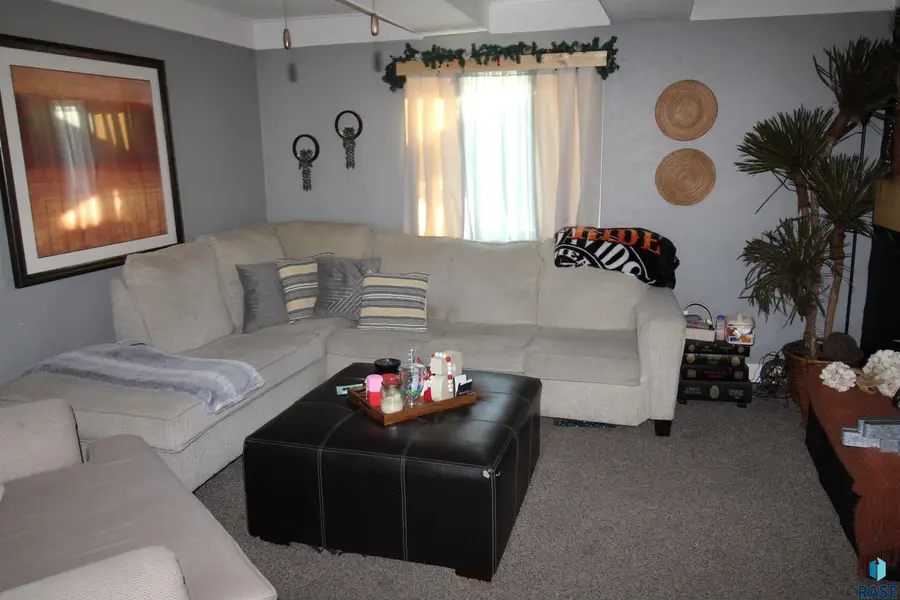 301 S Mckinley St, Lennox, SD 57039 - #2