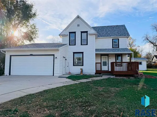 305 N Main St, Lennox, SD 57039