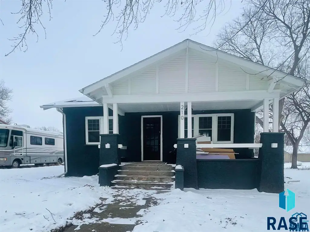 210 S Clark St, Viborg, SD 57070 - #1