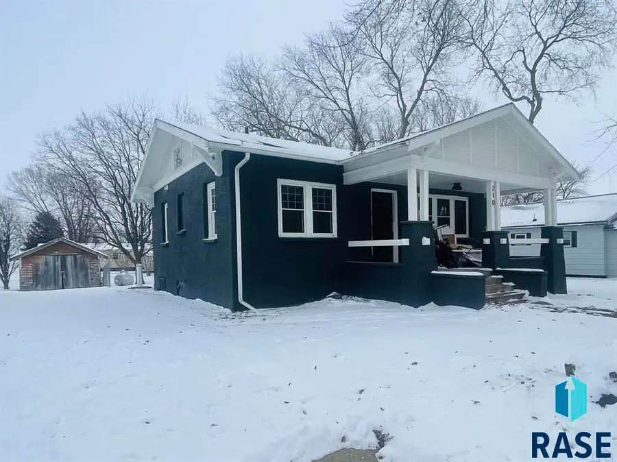 210 S Clark St, Viborg, SD 57070 - #2