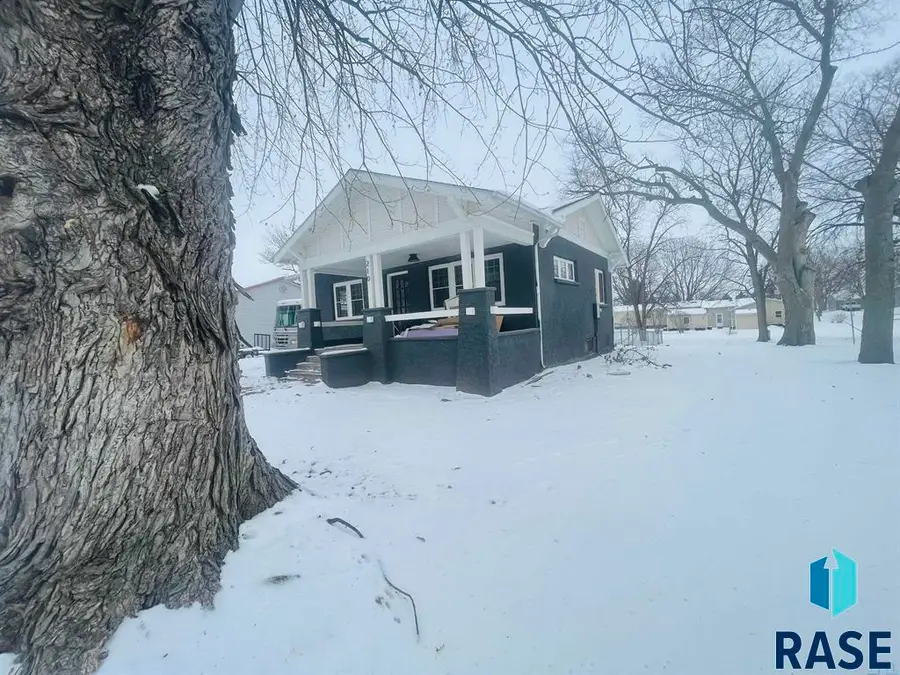 210 S Clark St, Viborg, SD 57070 - #3