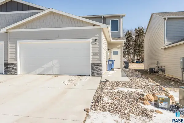 8058 E Tencate Pl, Sioux Falls, SD 57110