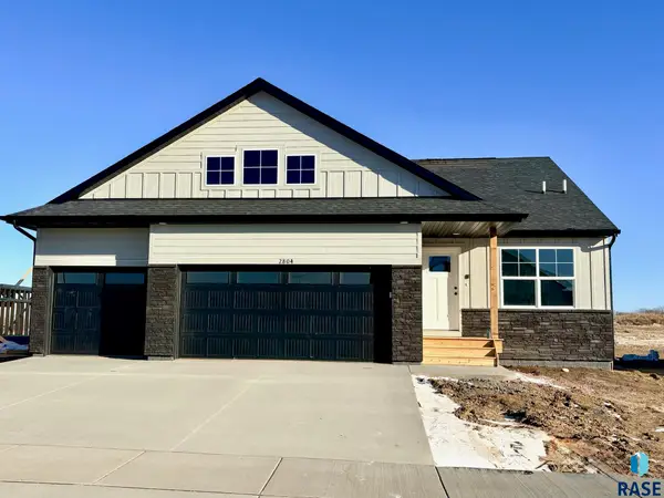 2804 S Copper Creek Ave, Sioux Falls, SD 57110