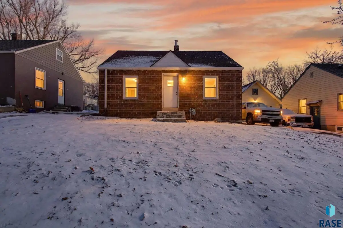 536 S Glendale Ave, Sioux Falls, SD 57104 - #1
