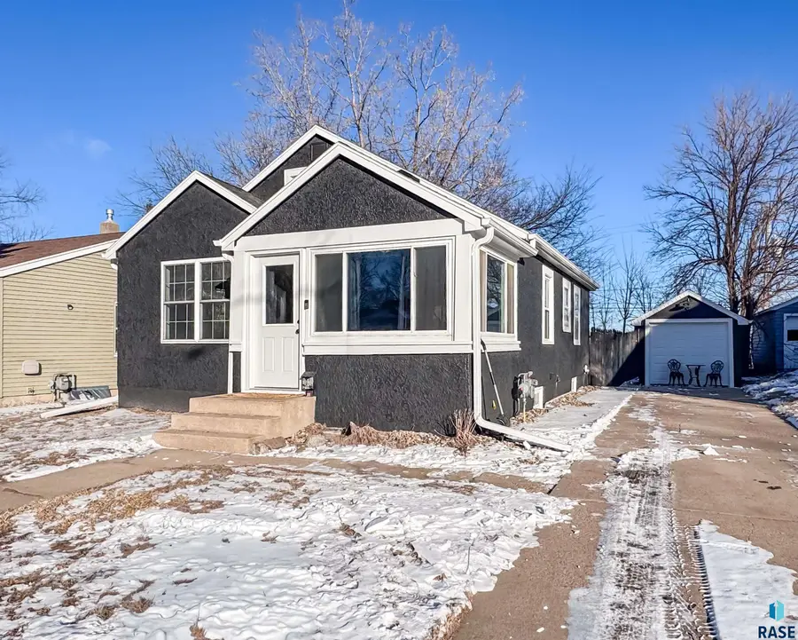 1320 W Sioux St, Sioux Falls, SD 57104 - #2