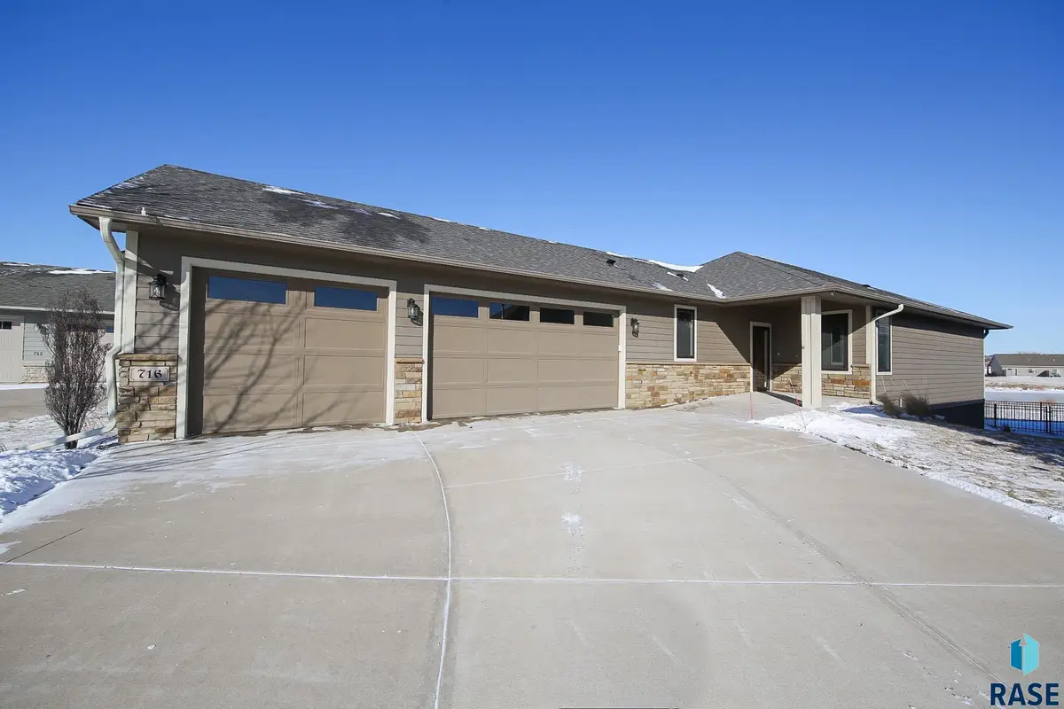 716 E Shadow Creek Ln, Sioux Falls, SD 57108 - #1