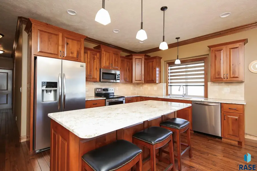 716 E Shadow Creek Ln, Sioux Falls, SD 57108 - #3