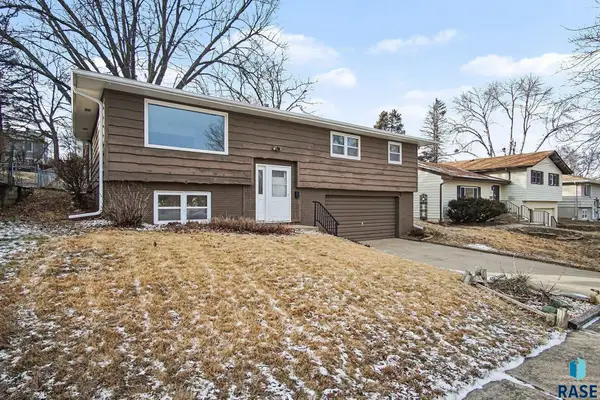 2021 S Hawthorne Ave, Sioux Falls, SD 57105