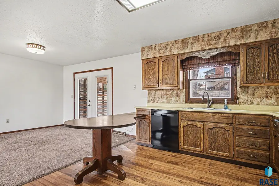 2021 S Hawthorne Ave, Sioux Falls, SD 57105 - #3