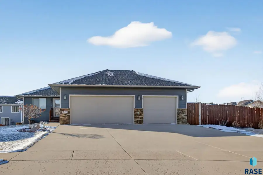 817 N Copper Ave, Brandon, SD 57005 - #2
