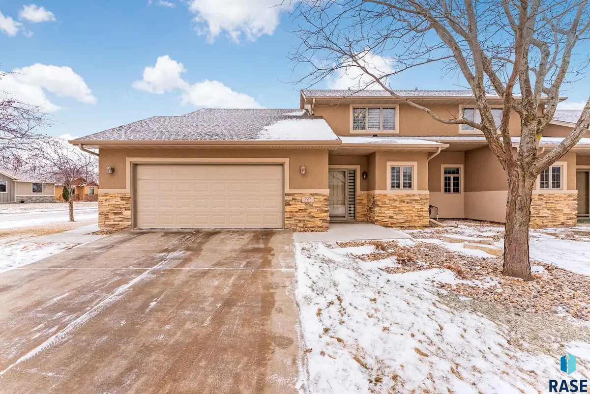 727 E 70th Pl, Sioux Falls, SD 57108 - #1