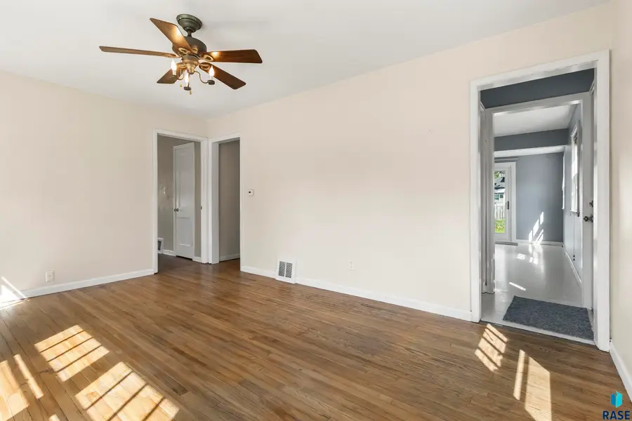 604 S Willow Ave, Sioux Falls, SD 57104 - #2