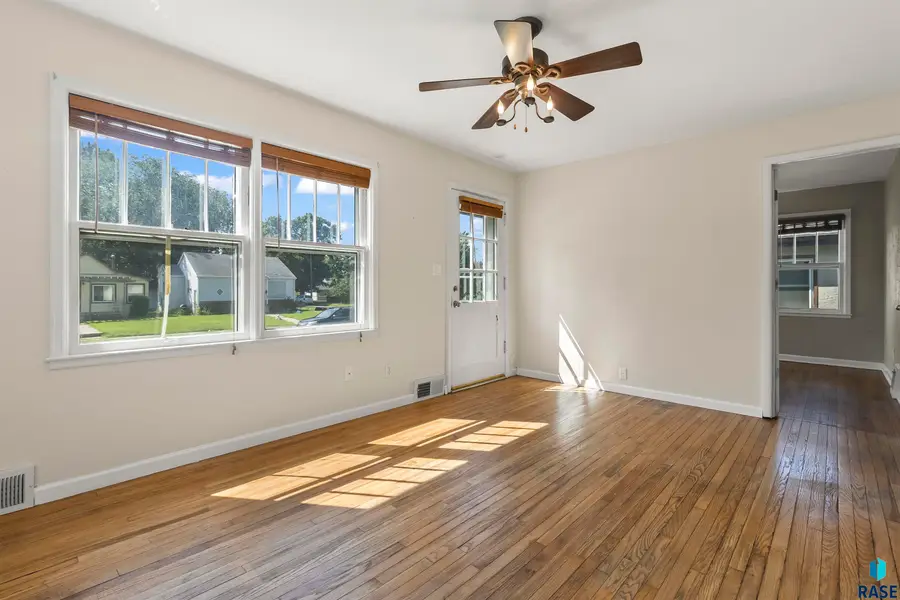 604 S Willow Ave, Sioux Falls, SD 57104 - #3