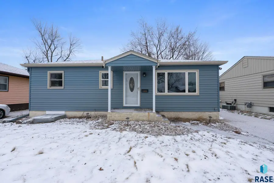 3108 S Glendale Ave, Sioux Falls, SD 57105 - Image #2