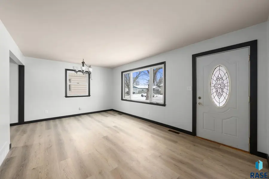 3108 S Glendale Ave, Sioux Falls, SD 57105 - Image #3