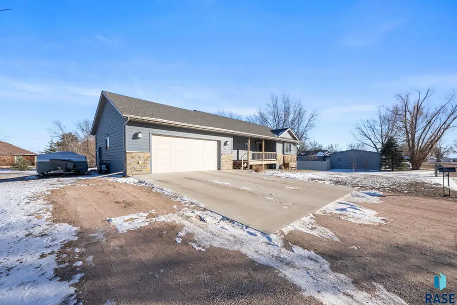 100 S Maple St, Worthing, SD 57077 - #2