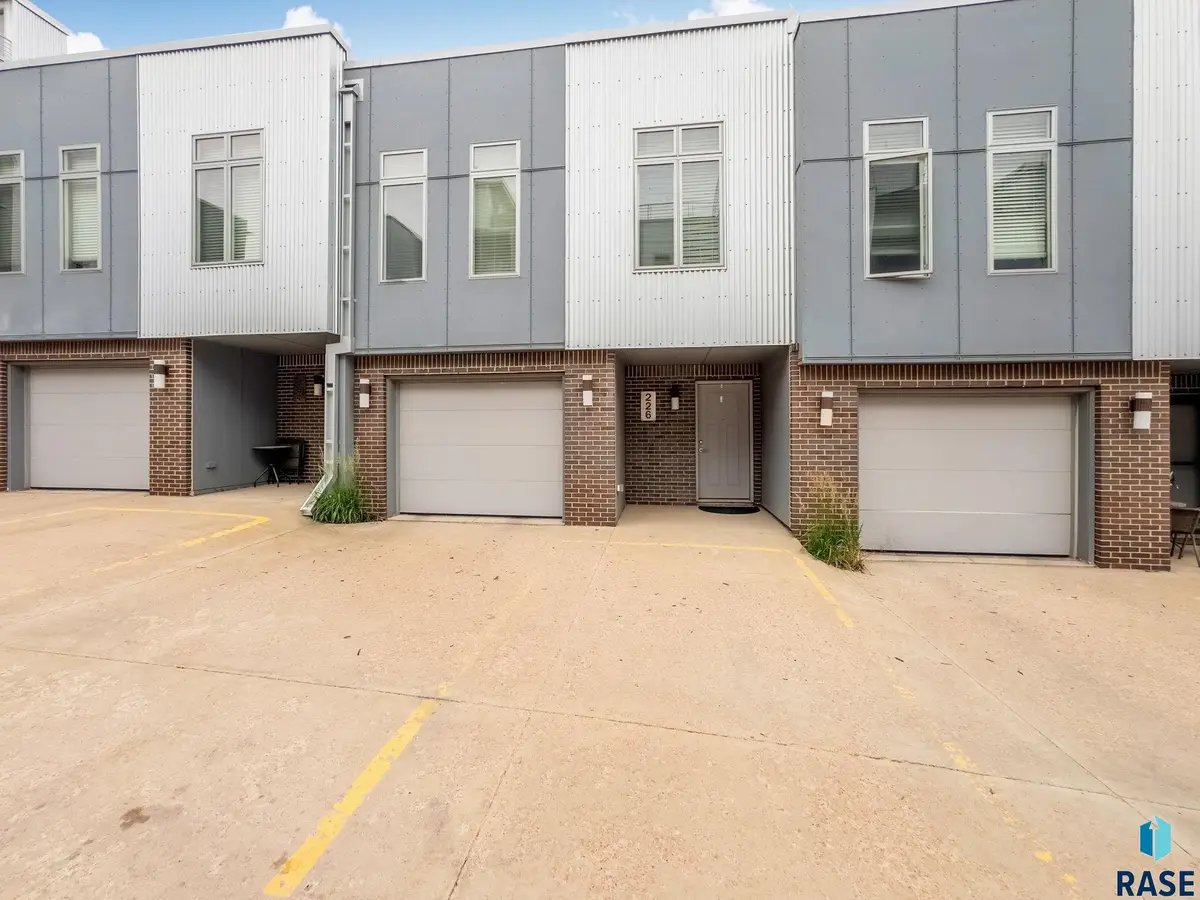 226 E Residence Pl #16, Sioux Falls, SD 57104 - Image #1