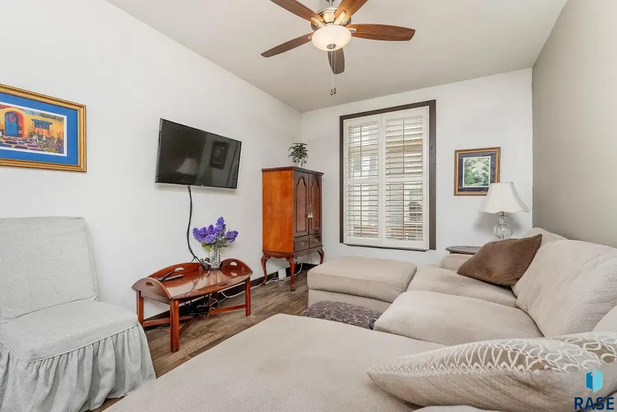 226 E Residence Pl #16, Sioux Falls, SD 57104 - Image #2