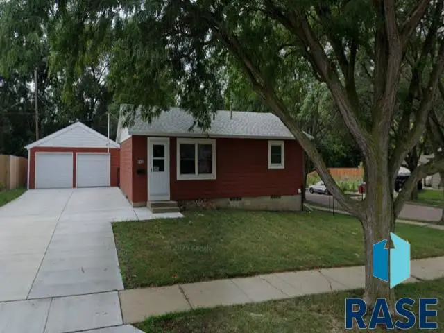 743 N Leadale Ave, Sioux Falls, SD 57103 - Image #1