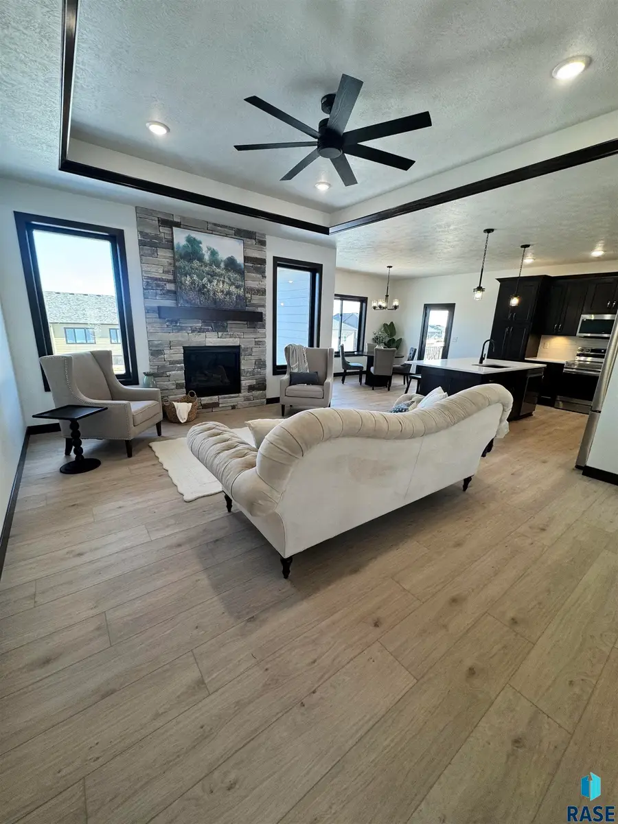 2212 S Saddle Ridge Dr, Sioux Falls, SD 57110 - Image #2