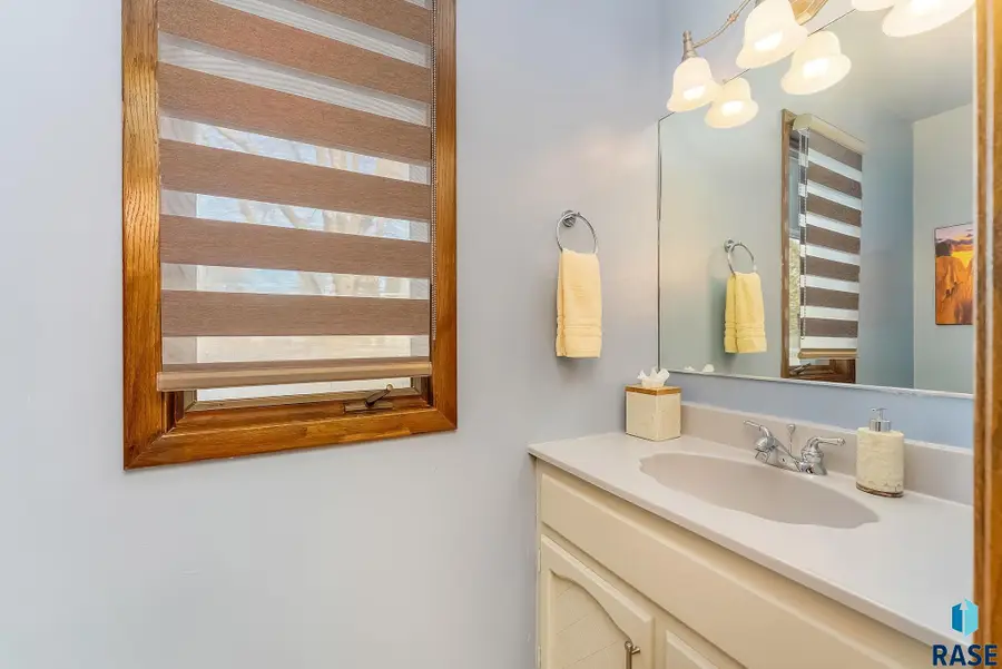 5913 W 27th St, Sioux Falls, SD 57106 - Image #2