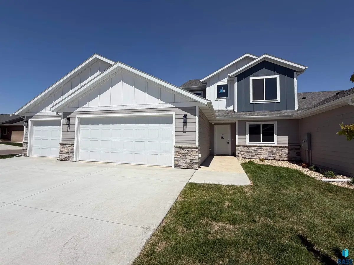 7220 E Waters Edge Pl, Sioux Falls, SD 57110 - #1
