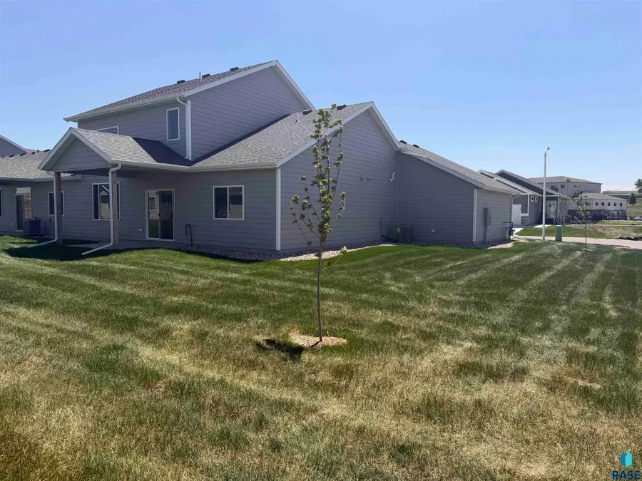 7220 E Waters Edge Pl, Sioux Falls, SD 57110 - #2