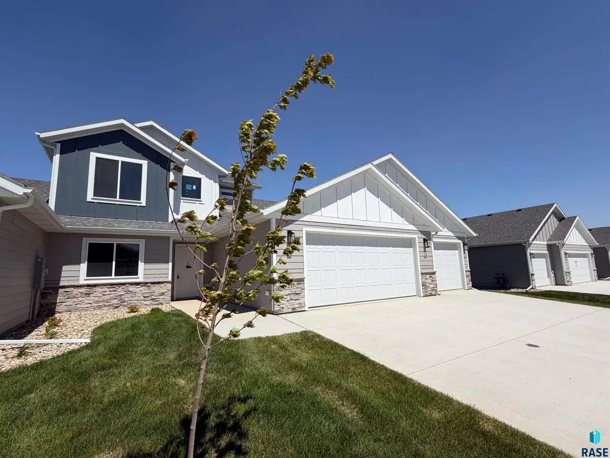 7226 E Waters Edge Pl, Sioux Falls, SD 57110 - #1