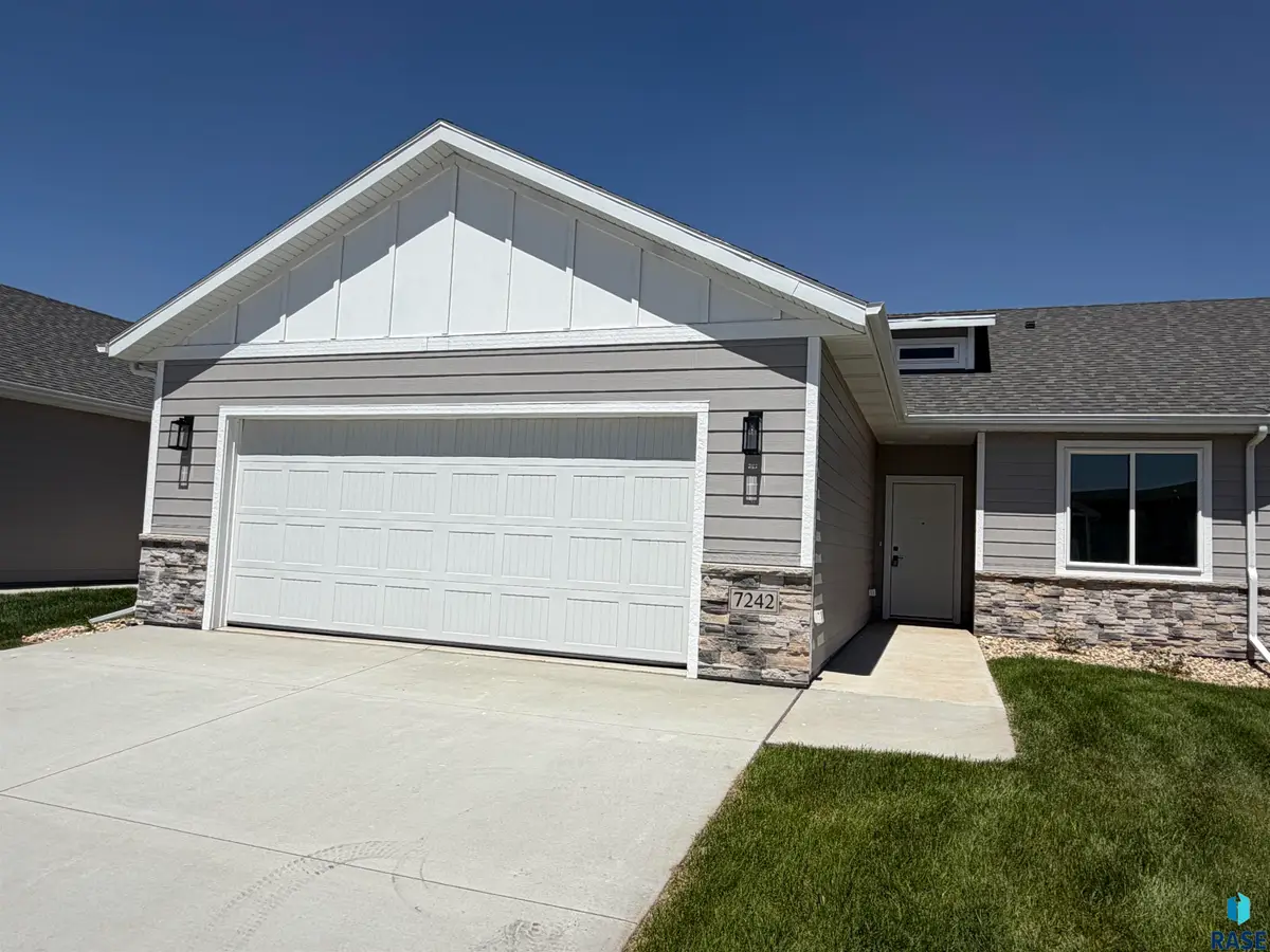 7242 E Waters Edge Pl, Sioux Falls, SD 57110 - #1