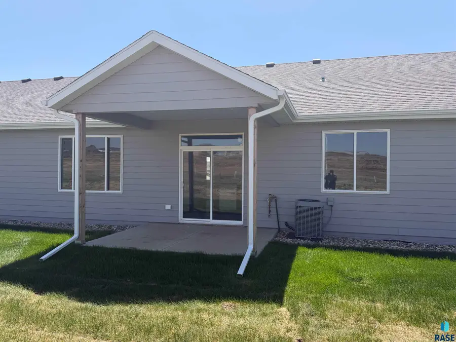 7242 E Waters Edge Pl, Sioux Falls, SD 57110 - #2