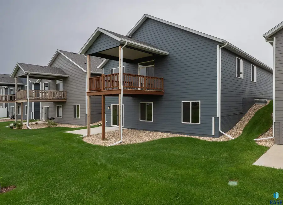7233 E Waters Edge Pl, Sioux Falls, SD 57110 - #2