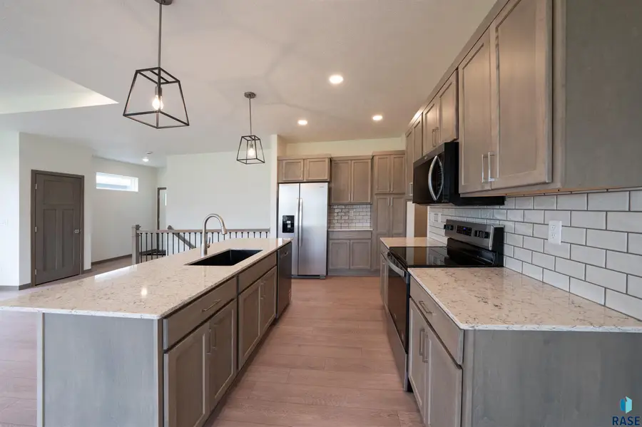 7233 E Waters Edge Pl, Sioux Falls, SD 57110 - #3