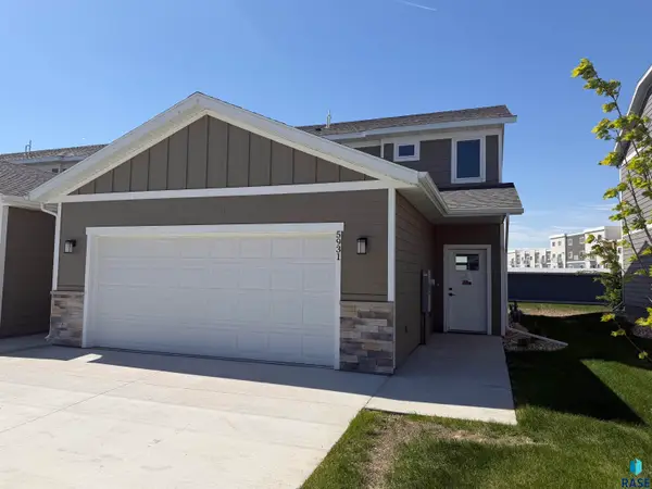 5931 S Whisper Creek Pl, Sioux Falls, SD 57108